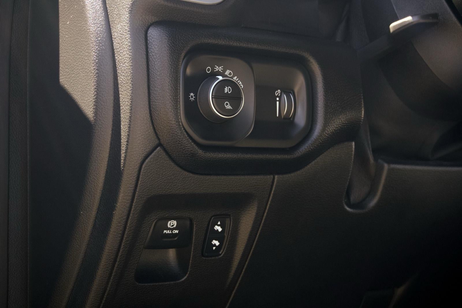 2021 RAM 1500 Big Horn Crew Cab 4x4 5'7" Box