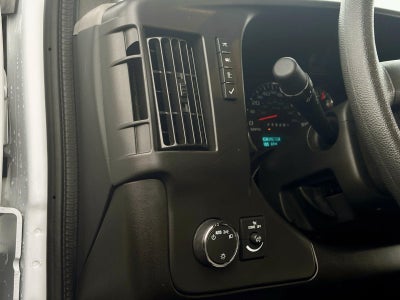 2025 Chevrolet Express Passenger 1LS
