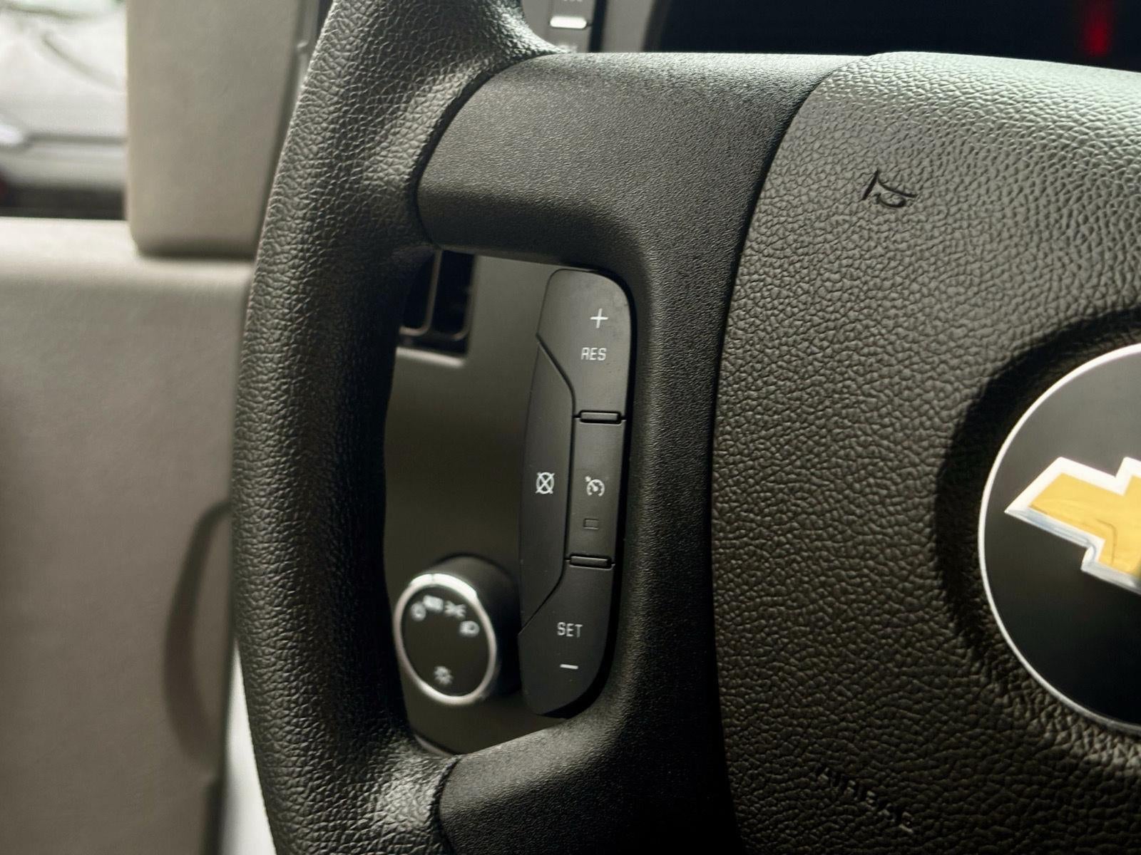 2025 Chevrolet Express Passenger 1LS