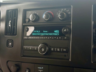 2025 Chevrolet Express Passenger 1LS