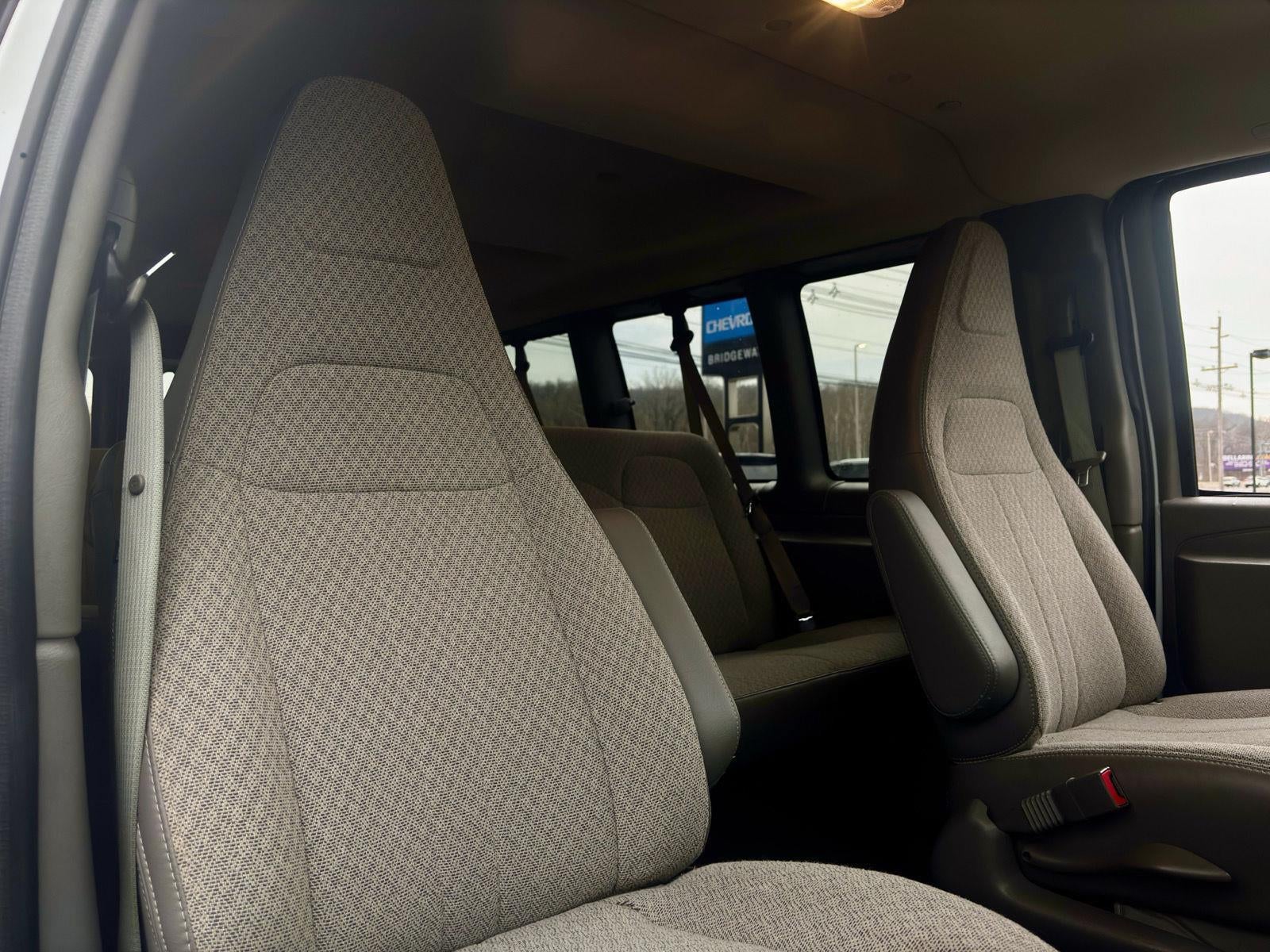 2025 Chevrolet Express Passenger 1LS