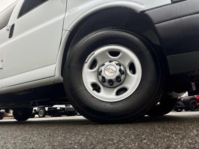 2025 Chevrolet Express Passenger 1LS