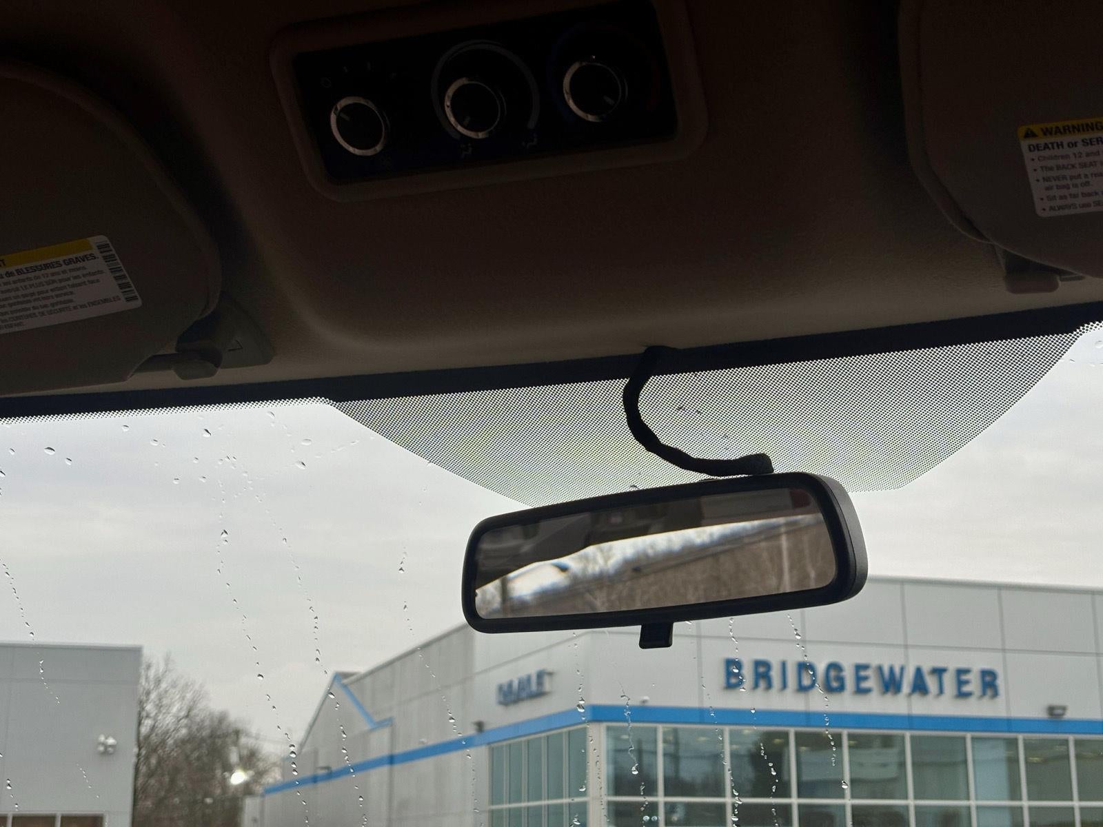 2025 Chevrolet Express Passenger 1LS