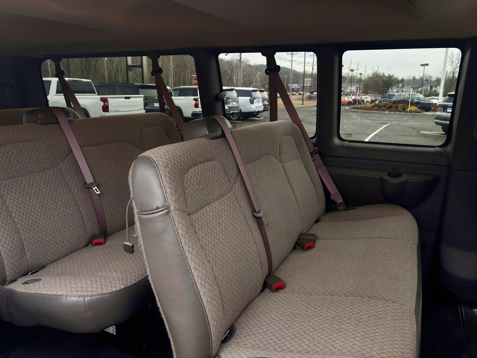 2025 Chevrolet Express Passenger 1LS