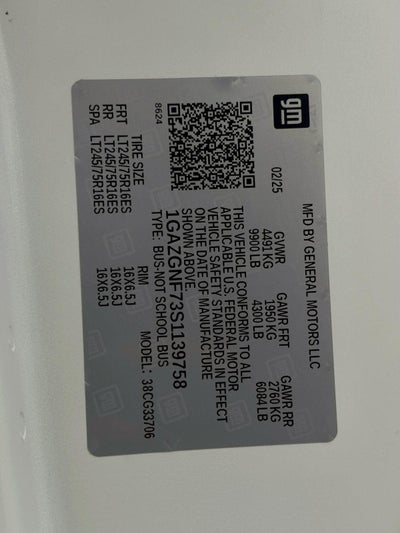 2025 Chevrolet Express Passenger 1LS