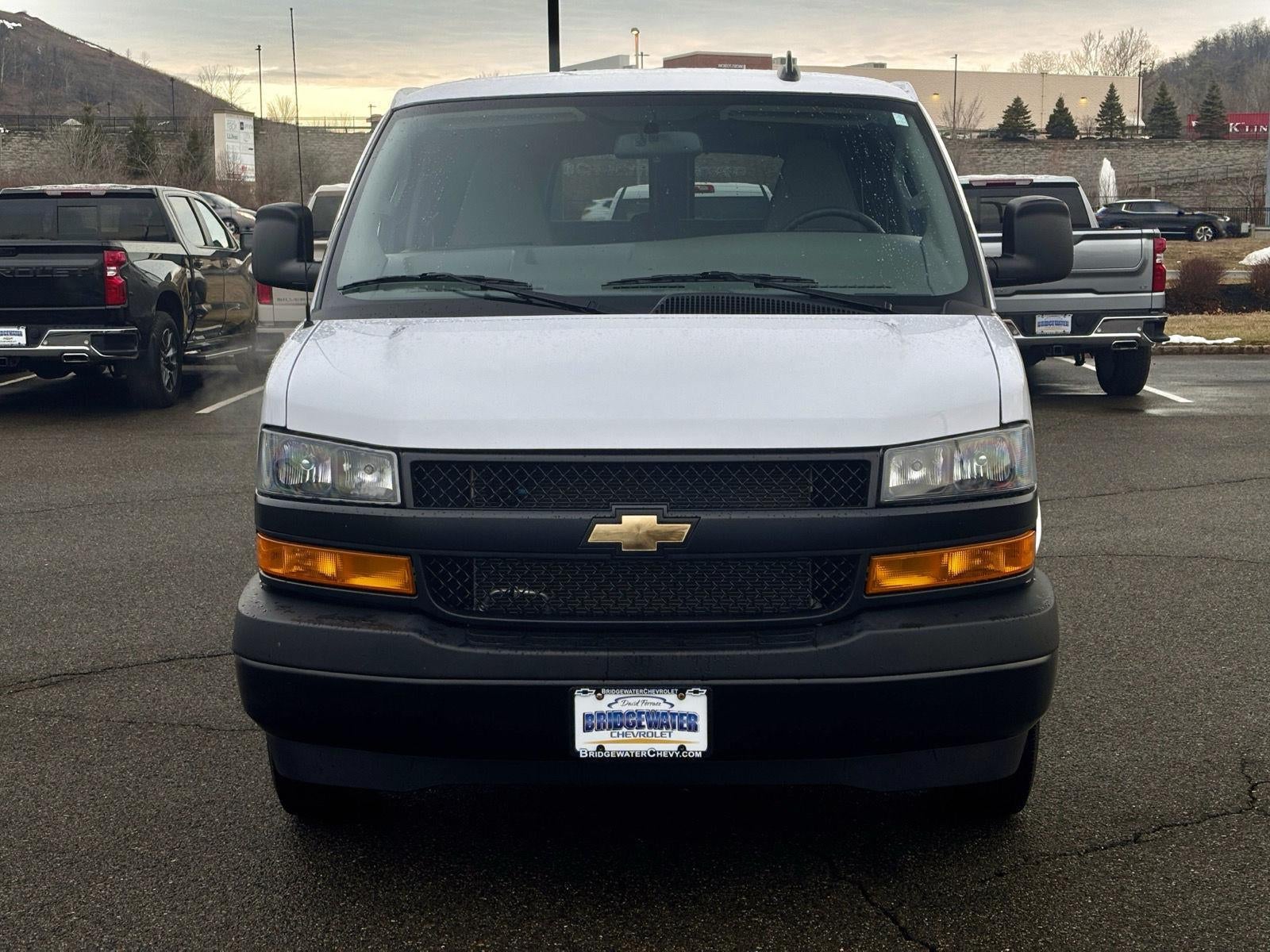 2025 Chevrolet Express Passenger 1LS