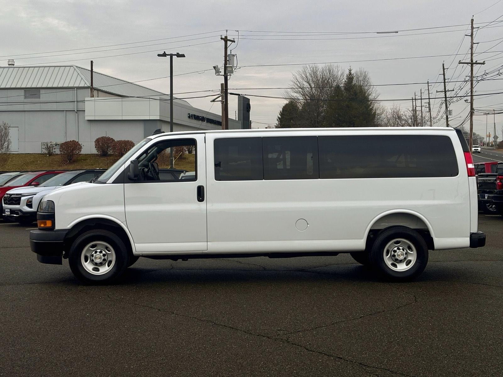 2025 Chevrolet Express Passenger 1LS