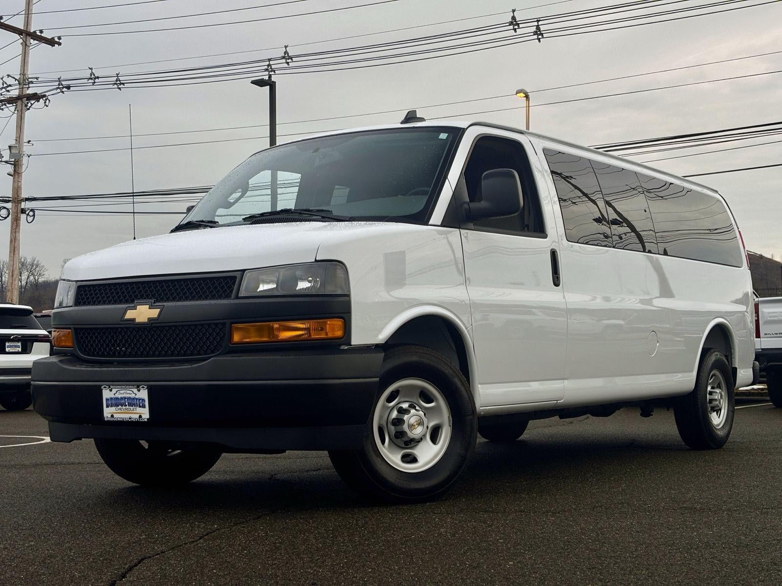 2025 Chevrolet Express Passenger 1LS