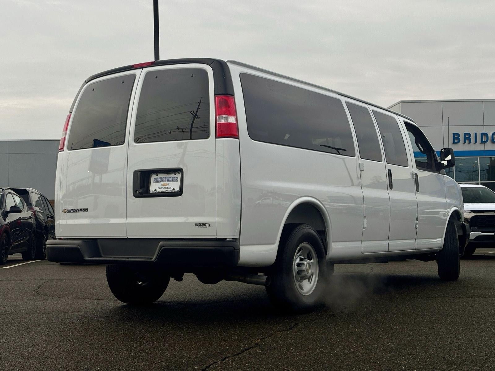 2025 Chevrolet Express Passenger 1LS