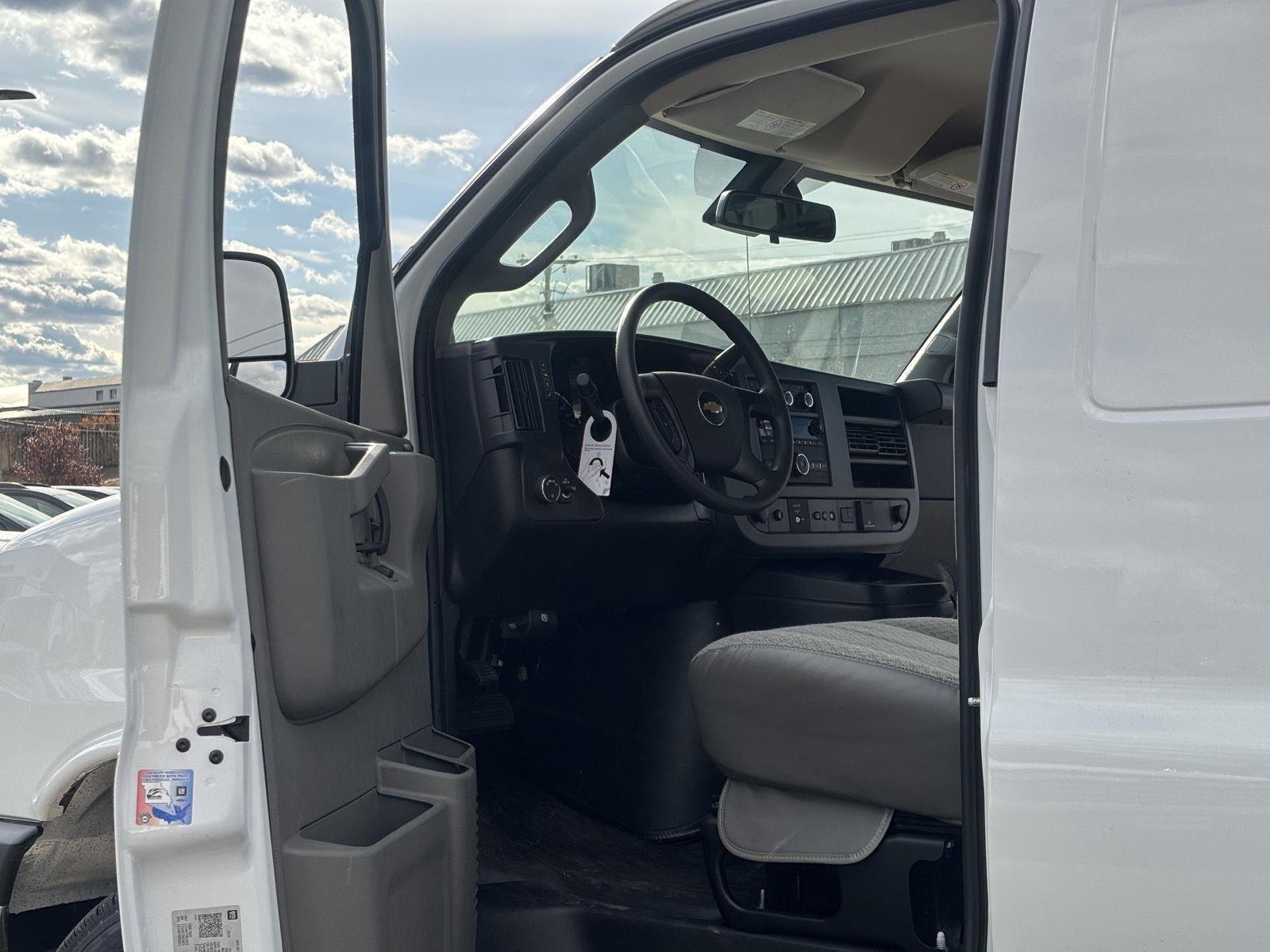 2025 Chevrolet Express Cargo 2500 WT