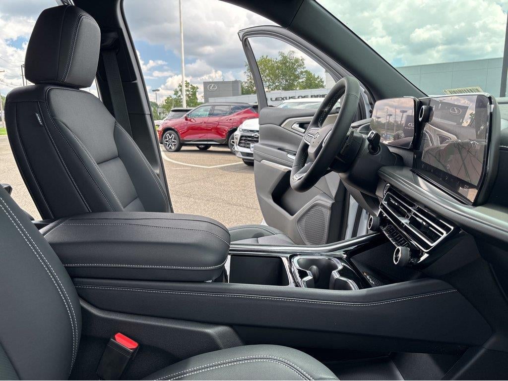 2027 Chevrolet Traverse LT - Photo 16
