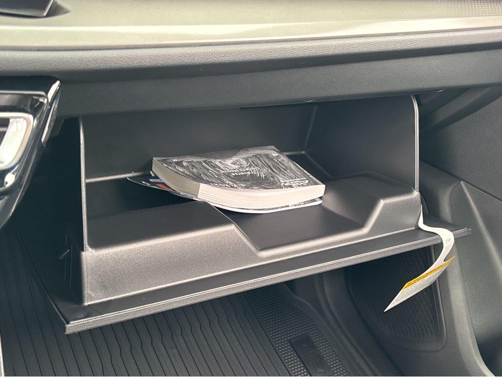 2027 Chevrolet Traverse LT - Photo 25