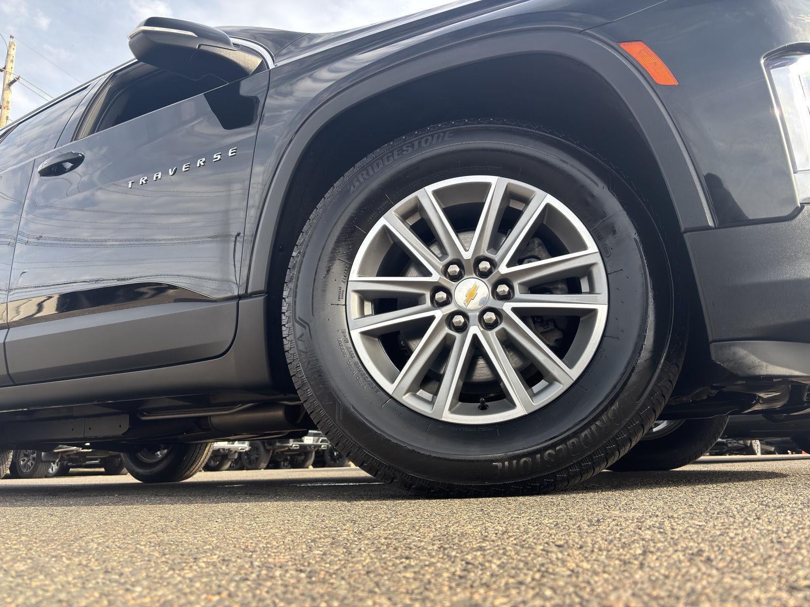 2023 Chevrolet Traverse LT Cloth