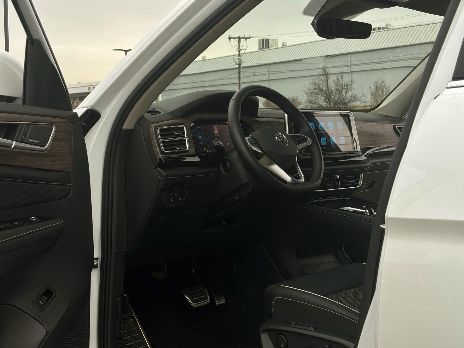 2025 Volkswagen Atlas 2.0T SEL Premium R-Line