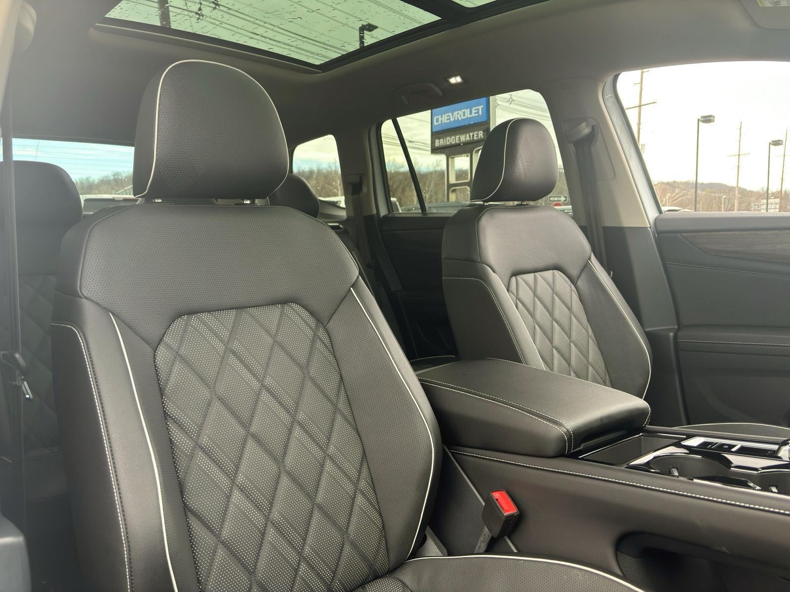 2025 Volkswagen Atlas 2.0T SEL Premium R-Line