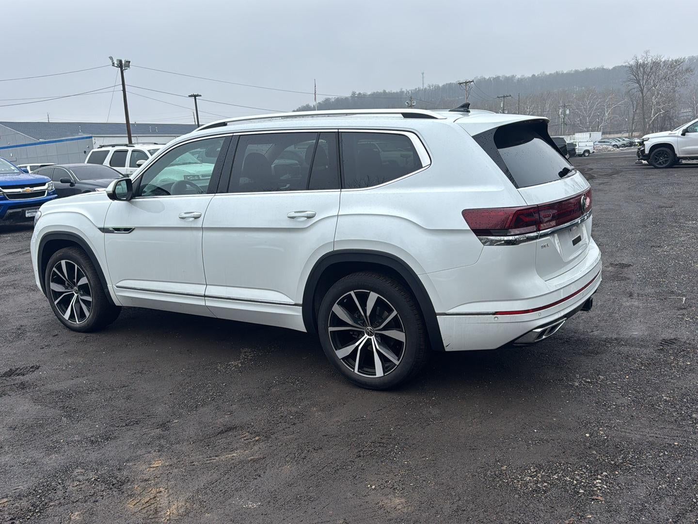 2025 Volkswagen Atlas 2.0T SEL Premium R-Line
