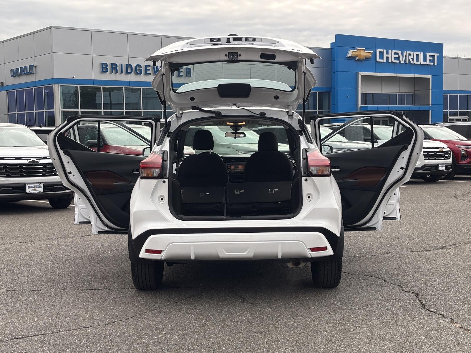 2024 Nissan Kicks SR Xtronic CVT