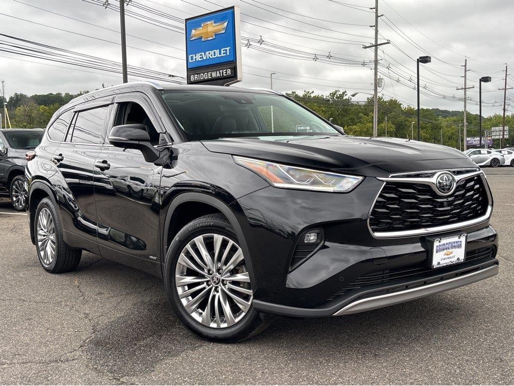 2025 Toyota Highlander Hybrid Platinum