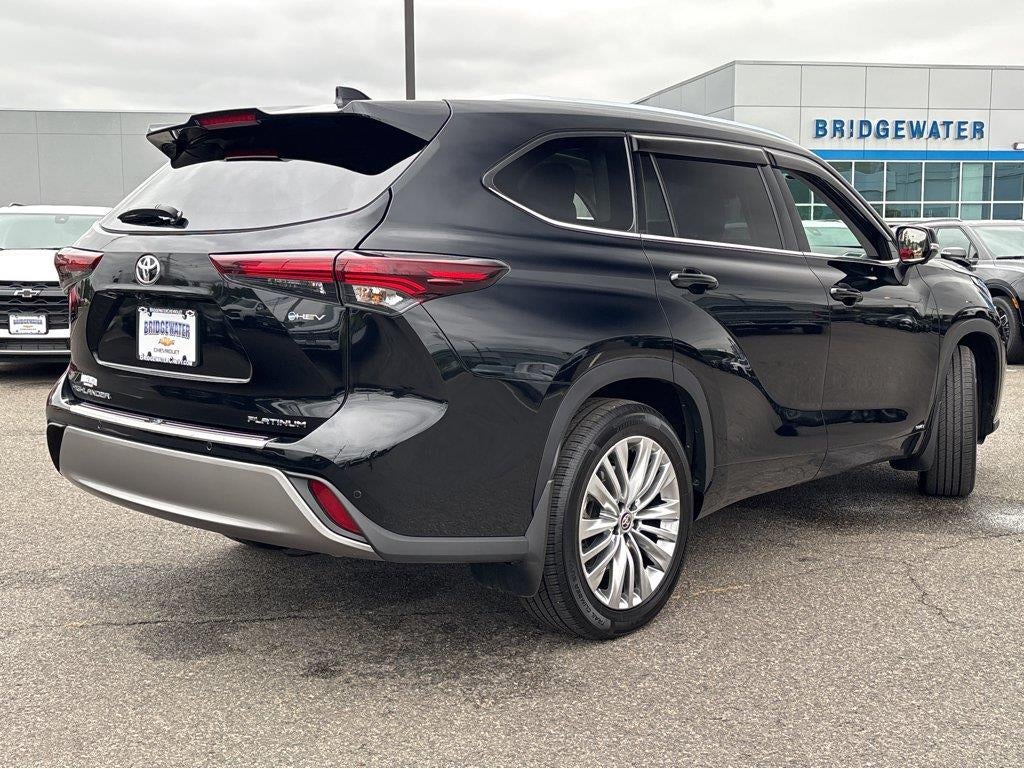 2025 Toyota Highlander Hybrid Platinum