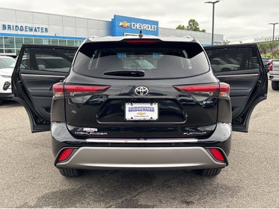 2025 Toyota Highlander Hybrid Platinum
