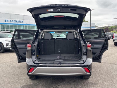 2025 Toyota Highlander Hybrid Platinum