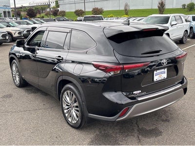 2025 Toyota Highlander Hybrid Platinum
