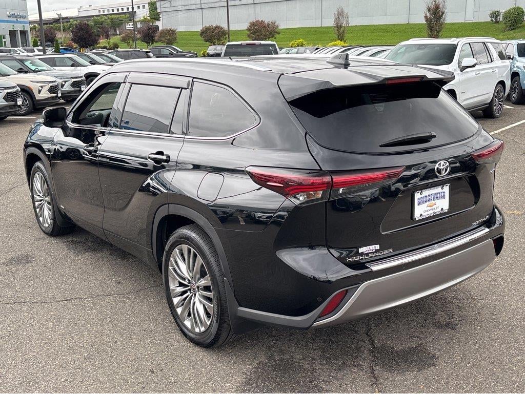 2025 Toyota Highlander Hybrid Platinum