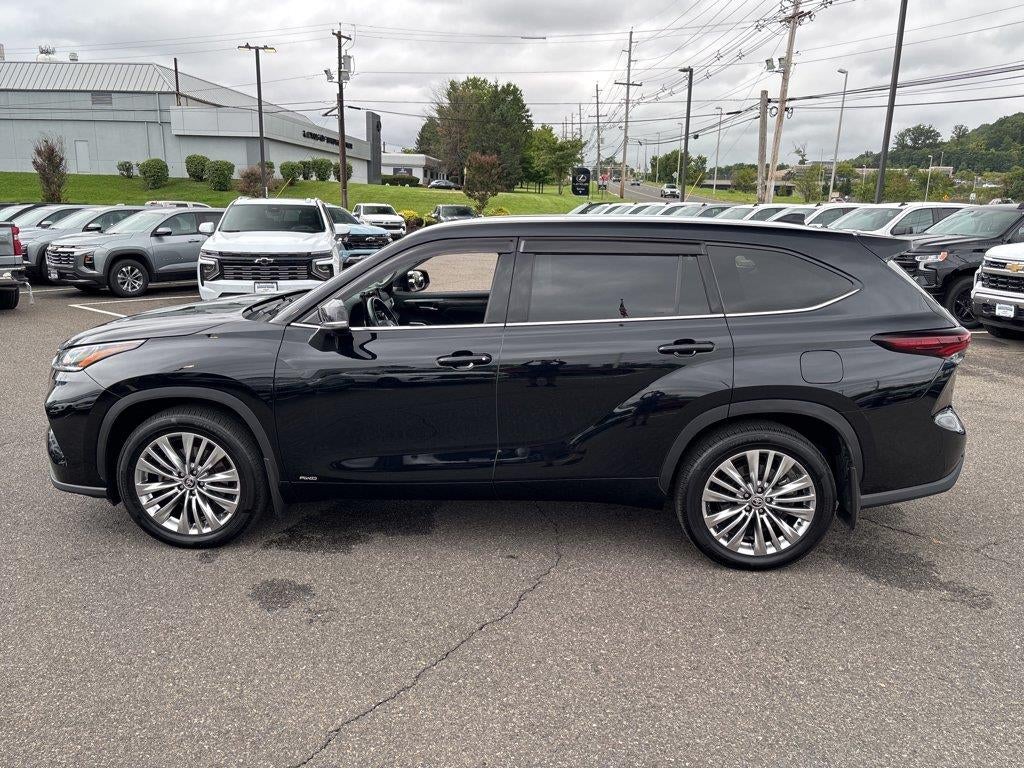 2025 Toyota Highlander Hybrid Platinum