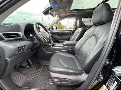 2025 Toyota Highlander Hybrid Platinum