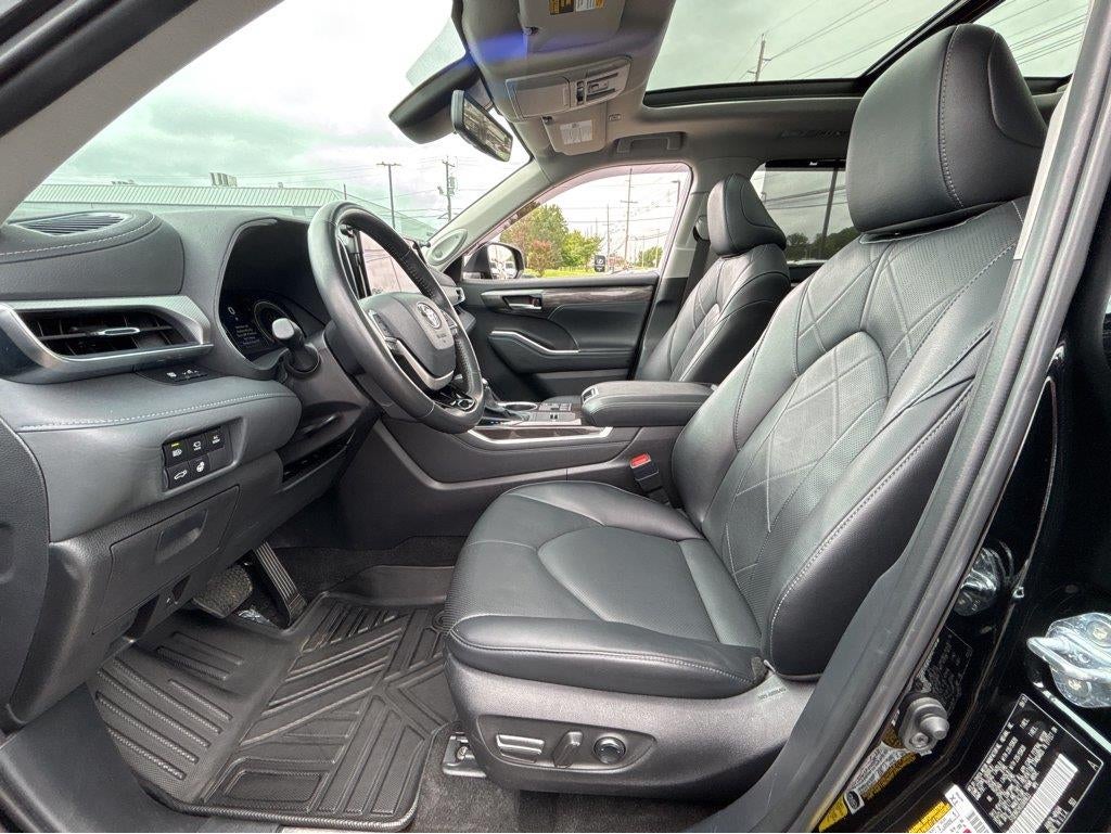 2025 Toyota Highlander Hybrid Platinum