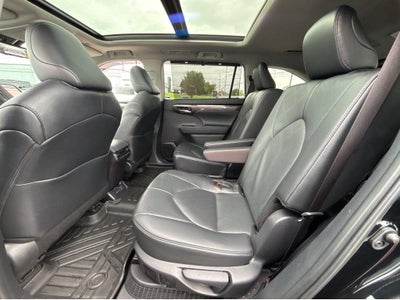 2025 Toyota Highlander Hybrid Platinum