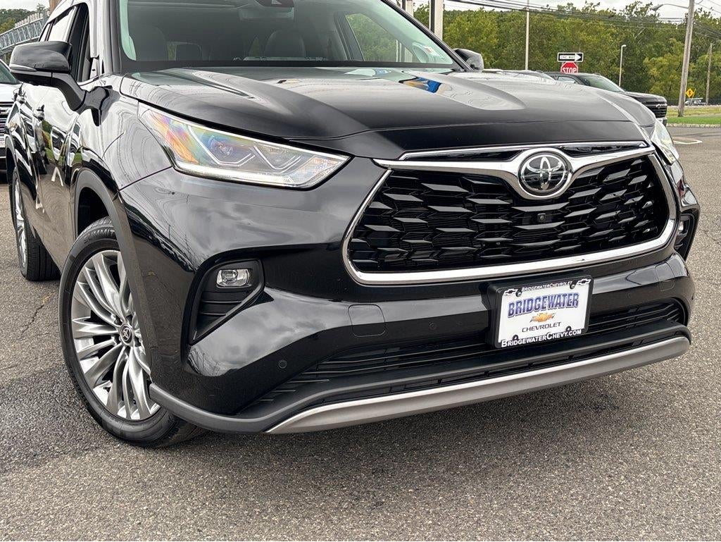 2025 Toyota Highlander Hybrid Platinum