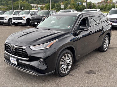 2025 Toyota Highlander Hybrid Platinum