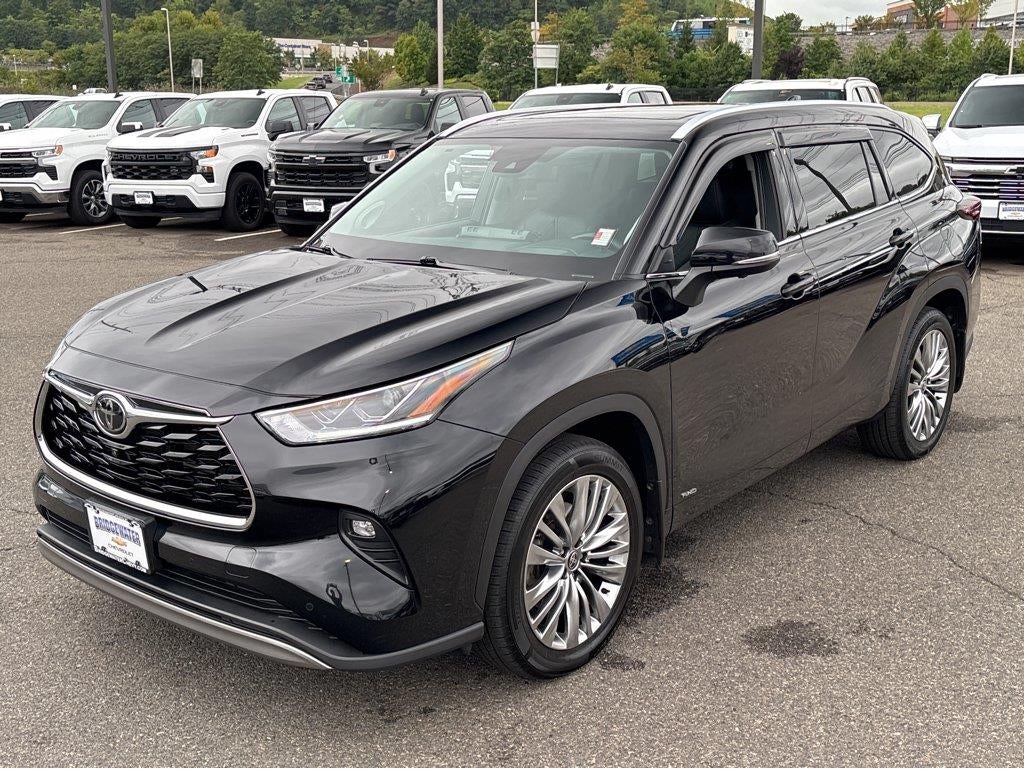 2025 Toyota Highlander Hybrid Platinum