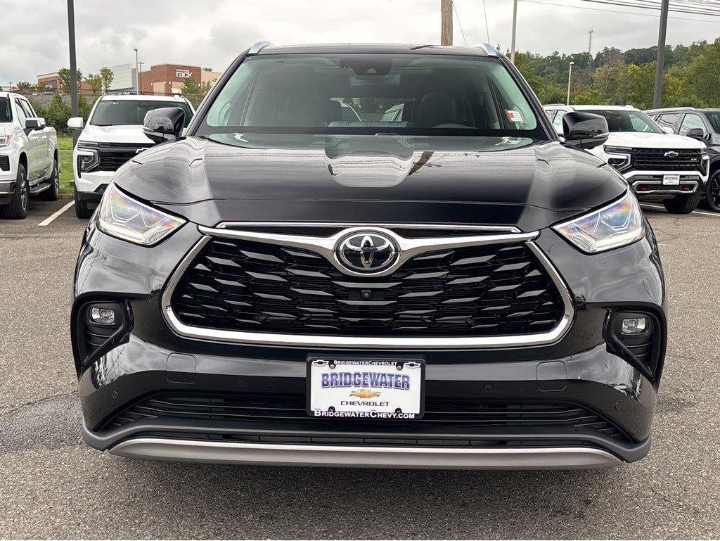 2025 Toyota Highlander Hybrid Platinum