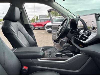 2025 Toyota Highlander Hybrid Platinum