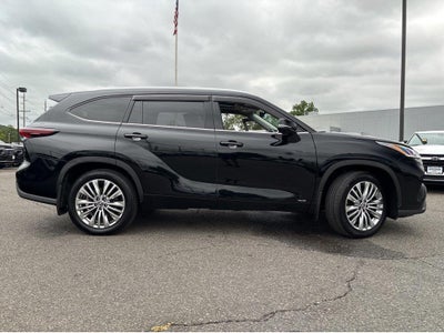 2025 Toyota Highlander Hybrid Platinum
