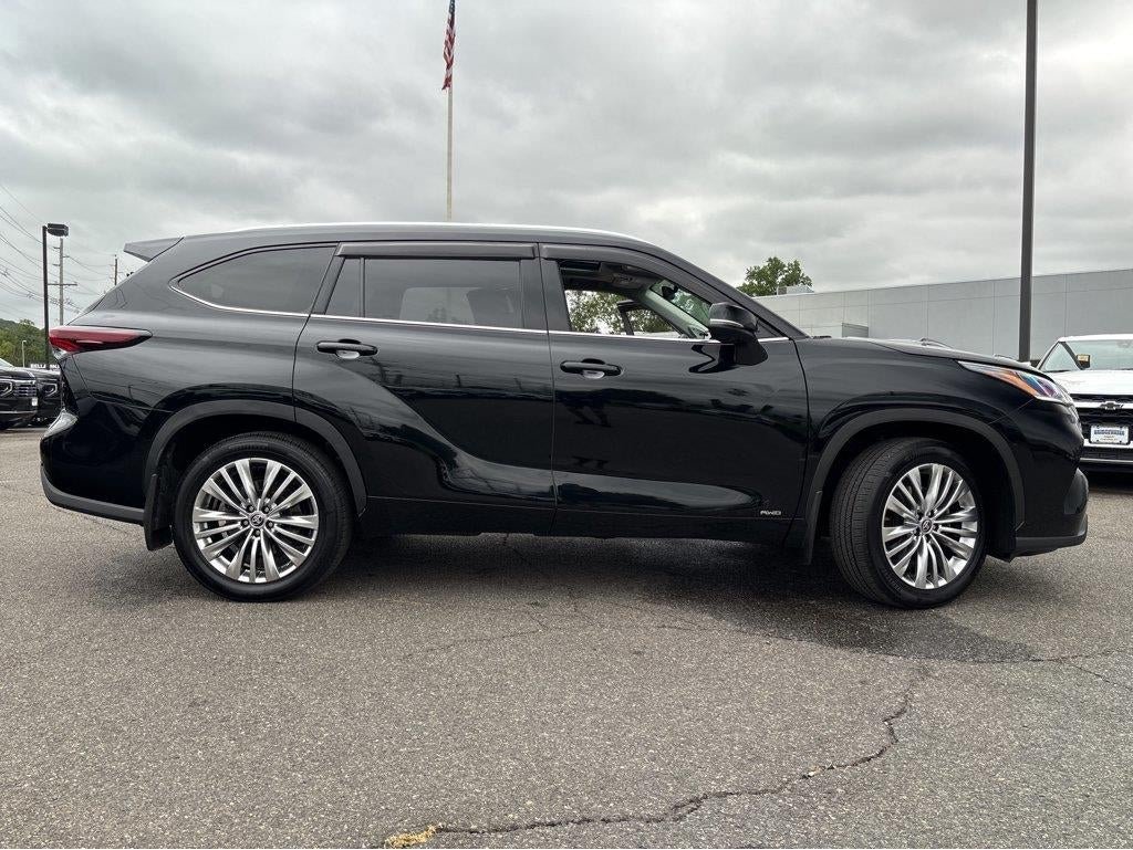 2025 Toyota Highlander Hybrid Platinum