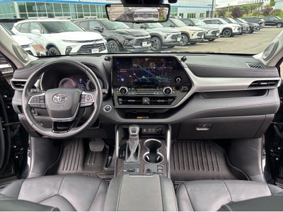 2025 Toyota Highlander Hybrid Platinum