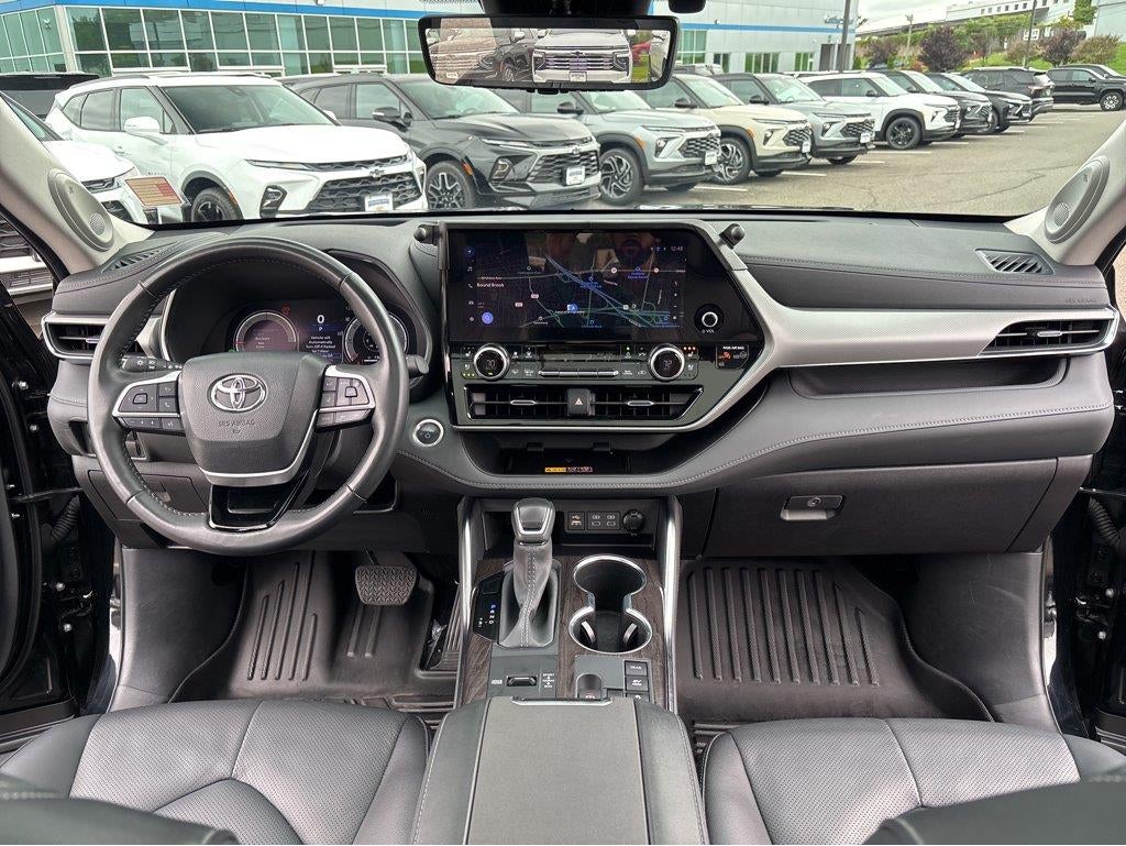 2025 Toyota Highlander Hybrid Platinum