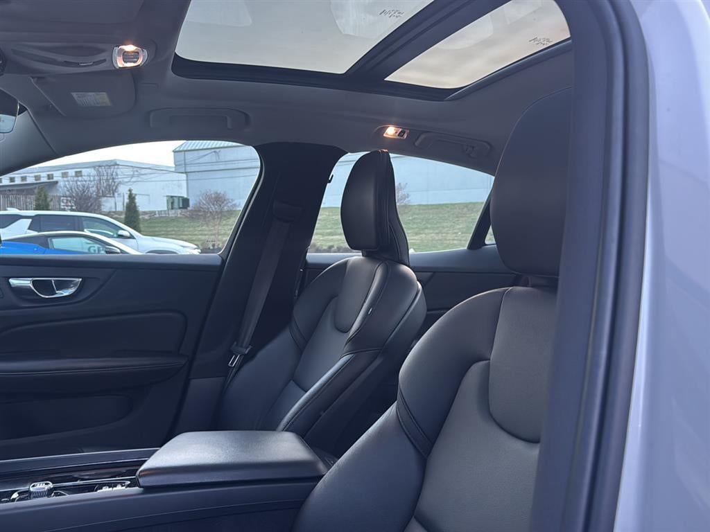 2022 Volvo S60 B5 Momentum