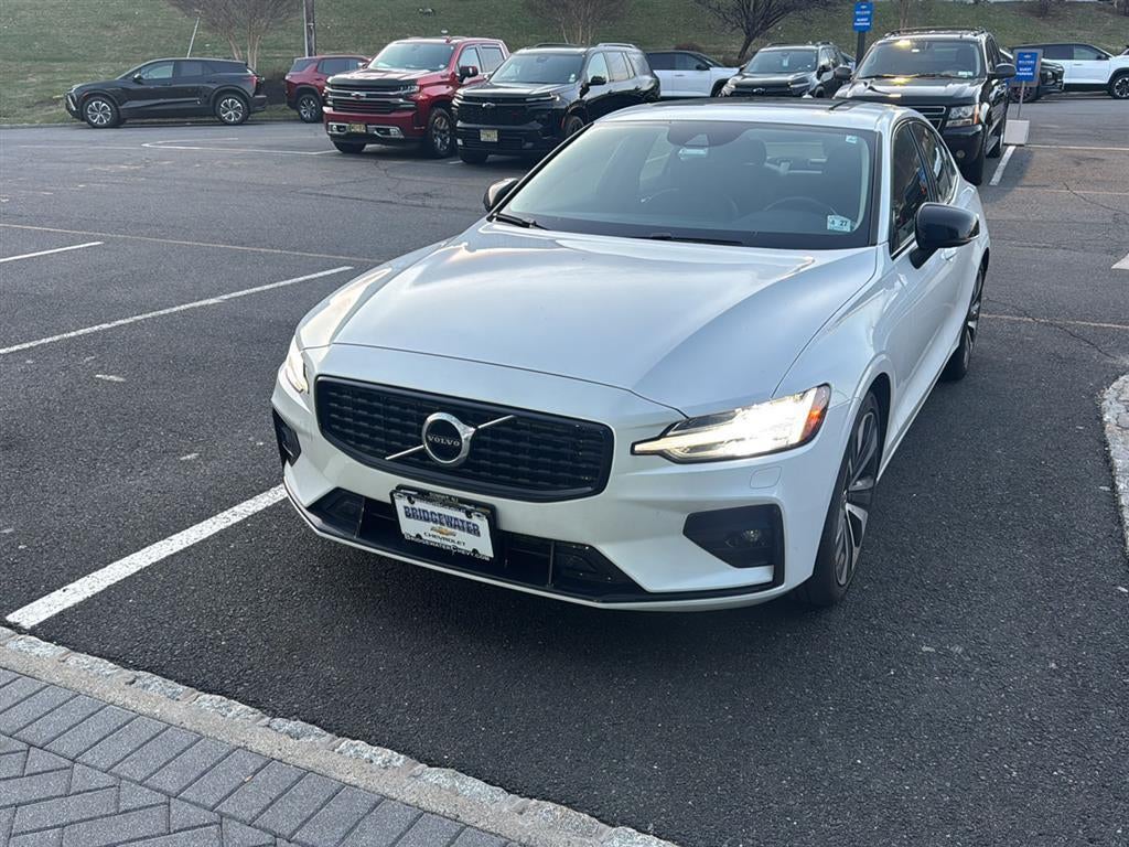 2022 Volvo S60 B5 Momentum