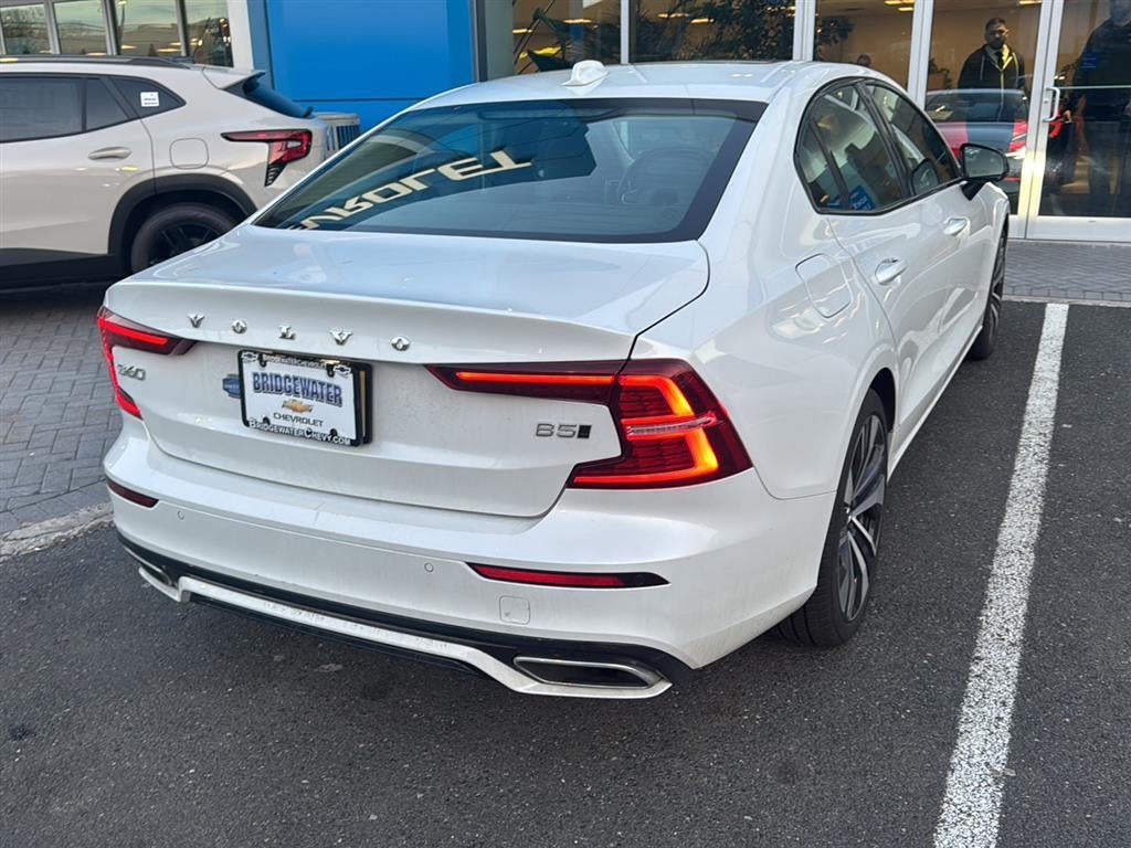 2022 Volvo S60 B5 Momentum