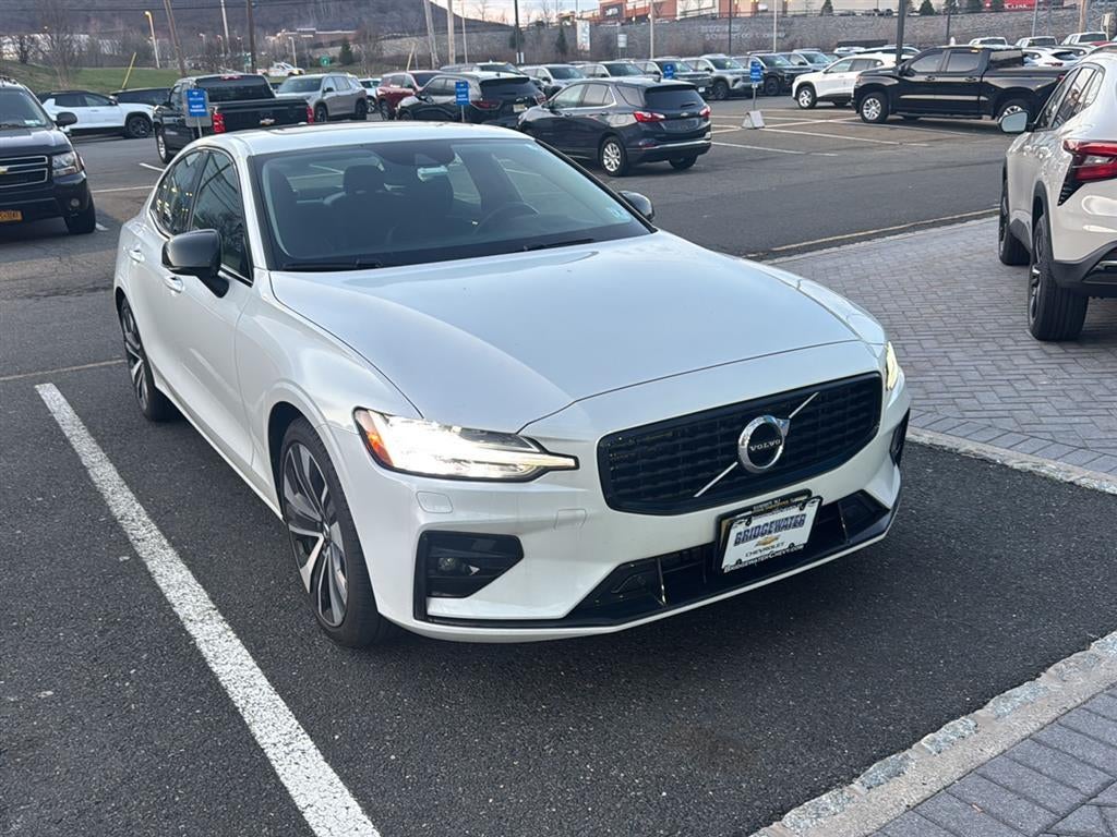 2022 Volvo S60 B5 Momentum