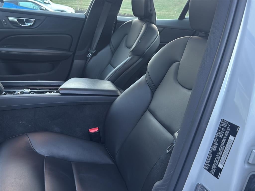 2022 Volvo S60 B5 Momentum